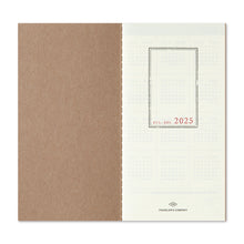 Laden Sie das Bild in den Galerie-Viewer, TRAVELER'S COMPANY - Traveler's Notebook Regular - 2025 vertikaler Wochenplaner - 2. Hälfte