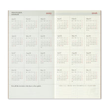 Laden Sie das Bild in den Galerie-Viewer, TRAVELER'S COMPANY - Traveler's Notebook Regular - 2025 vertikaler Wochenplaner - 2. Hälfte