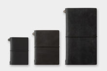Laden Sie das Bild in den Galerie-Viewer, TRAVELER'S COMPANY – Traveler's Notizbuch-Kartenformat, 20-jähriges Jubiläumsset – Schwarz
