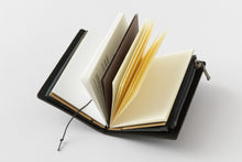 Laden Sie das Bild in den Galerie-Viewer, TRAVELER'S COMPANY – Traveler's Notizbuch-Kartenformat, 20-jähriges Jubiläumsset – Schwarz