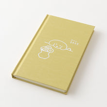 Laden Sie das Bild in den Galerie-Viewer, MIDORI – Buchkalender 2027 – B6 Variante Hund – Gelb