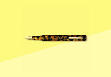 Load image into Gallery viewer, HIGHTIDE - Attaché Marbled Fountain Pen - Brown