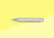 Laden Sie das Bild in den Galerie-Viewer, KAWECO - LUNAR SPORT - Druckbleistift 0.7mm - Light Green
