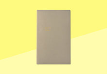 Laden Sie das Bild in den Galerie-Viewer, KOKUYO - 2027 Jibun Techo Lite - Beige