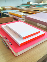 Load image into Gallery viewer, LE TYPOGRAPHE - A6 Notepad - 6 POINTS TYPO