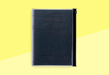 Laden Sie das Bild in den Galerie-Viewer, MARK'S - A5 Kalender 2026/2027 - Storage.it - Schwarz