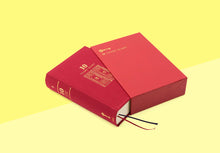 Laden Sie das Bild in den Galerie-Viewer, MIDORI - 10-Jahres-Tagebuch Tor - Rot