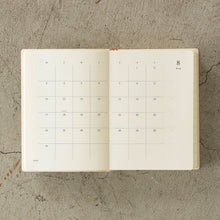 Laden Sie das Bild in den Galerie-Viewer, MIDORI - MD Notizbuch Kalender - A6 - 1 Day 1 Page 2026