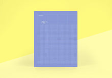 Laden Sie das Bild in den Galerie-Viewer, PAPIERNICZENI - Grid 2027 Kalender - Blau