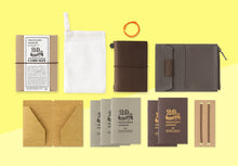 Laden Sie das Bild in den Galerie-Viewer, TRAVELER'S COMPANY – Traveler's Notizbuch-Kartenformat, 20-jähriges Jubiläumsset – Braun