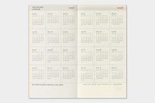 Laden Sie das Bild in den Galerie-Viewer, TRAVELER’S COMPANY - Traveler’s Notebook Regular - 2027 Monatskalender