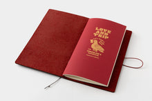 Laden Sie das Bild in den Galerie-Viewer, TRAVELER‘S COMPANY – LOVE AND TRIP - Traveler‘s Notebook Passport rot