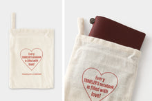 Laden Sie das Bild in den Galerie-Viewer, TRAVELER‘S COMPANY – LOVE AND TRIP - Traveler‘s Notebook Passport rot