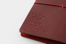 Laden Sie das Bild in den Galerie-Viewer, TRAVELER‘S COMPANY – LOVE AND TRIP - Traveler‘s Notebook Passport rot