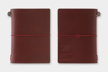Laden Sie das Bild in den Galerie-Viewer, TRAVELER‘S COMPANY – LOVE AND TRIP - Traveler‘s Notebook Passport rot