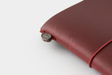 Laden Sie das Bild in den Galerie-Viewer, TRAVELER‘S COMPANY – LOVE AND TRIP - Traveler‘s Notebook Passport rot