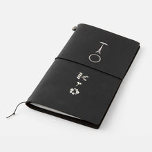 Laden Sie das Bild in den Galerie-Viewer, TRAVELER'S COMPANY – TOKYO EDITION - Traveler's Notebook Regular Black