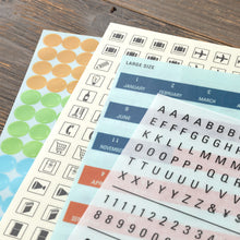 Laden Sie das Bild in den Galerie-Viewer, TRAVELER'S COMPANY - Traveler's Notebook - 2026 Individuelles Sticker-Set