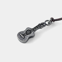 Laden Sie das Bild in den Galerie-Viewer, TRAVELER'S FACTORY - Charm Ukulele