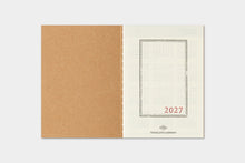 Laden Sie das Bild in den Galerie-Viewer, TRAVELER'S COMPANY - Traveler's Notebook Passport - Refill - 2027 Monatskalender