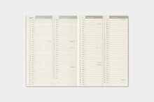 Laden Sie das Bild in den Galerie-Viewer, TRAVELER'S COMPANY - Traveler's Notebook Passport - 2027 Wochenplaner 
