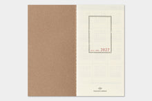 Laden Sie das Bild in den Galerie-Viewer, TRAVELER’S COMPANY - Traveler’s Notebook Regular – 2027 Notiz- + Wochenkalender