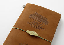 Laden Sie das Bild in den Galerie-Viewer, TRAVELER'S COMPANY - Traveler's Notebook - Limited Set Traveler's Diner . 2. Auflage
