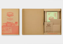 Laden Sie das Bild in den Galerie-Viewer, TRAVELER'S COMPANY - Traveler's Notebook - Limited Set Traveler's Diner . 2. Auflage