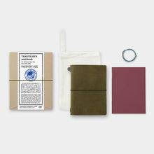 Laden Sie das Bild in den Galerie-Viewer, TRAVELER'S COMPANY - Traveler's Notebook Passport - Olivgrün