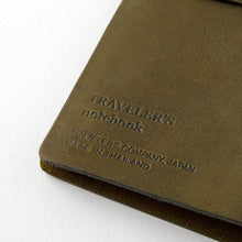 Laden Sie das Bild in den Galerie-Viewer, TRAVELER'S COMPANY - Traveler's Notebook Passport - Olivgrün