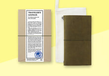 Laden Sie das Bild in den Galerie-Viewer, TRAVELER'S COMPANY - Traveler's Notebook Regular - Olivgrün
