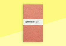Laden Sie das Bild in den Galerie-Viewer, TRAVELER'S FACTORY - Traveler's Notebook Regular - Refill - Kraft Pink